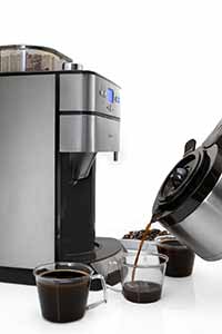 Die Kaffeemaschine mit Mahlwerk Philips HD 7753/00 besitzt eine Thermoskanne und Timer